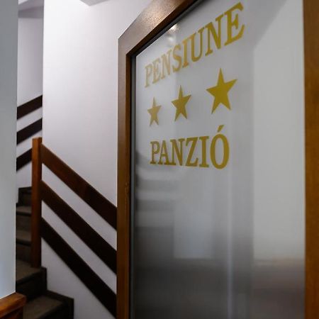 Отель Juliu'S Panzio Csikszereda Экстерьер фото