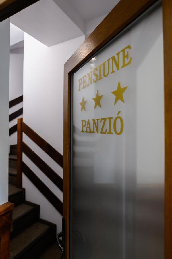 Отель Juliu'S Panzio Csikszereda Экстерьер фото
